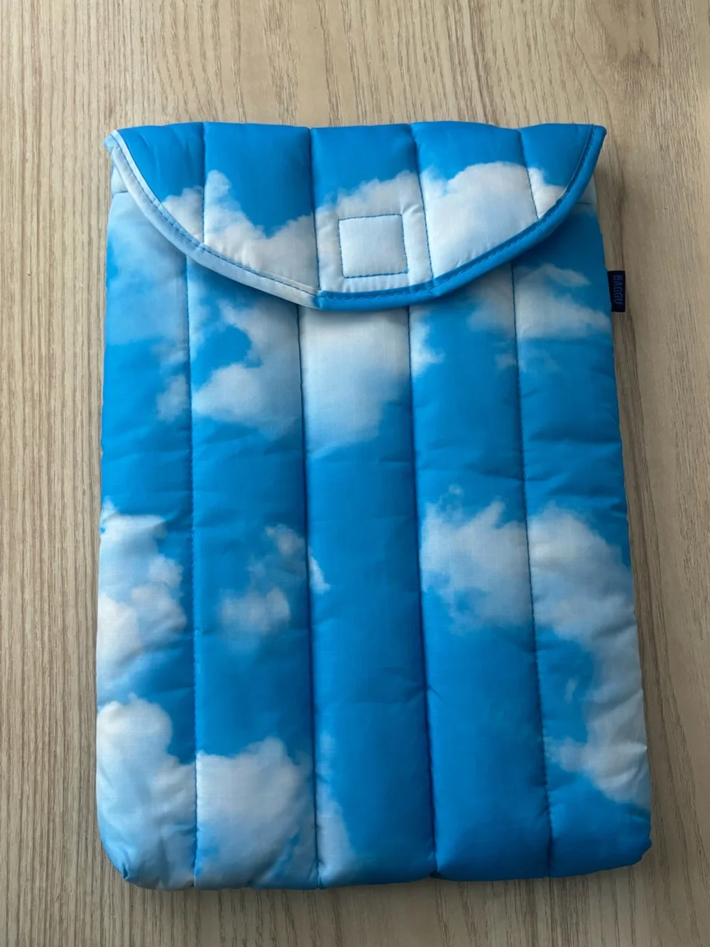 baggu clouds puffy laptop sleeve 13/14” (rare)
